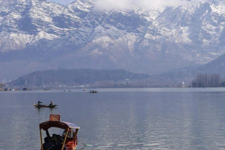 Top Travel Destinations in Kashmir for Families, Honeymooners, and Adventure Seekers