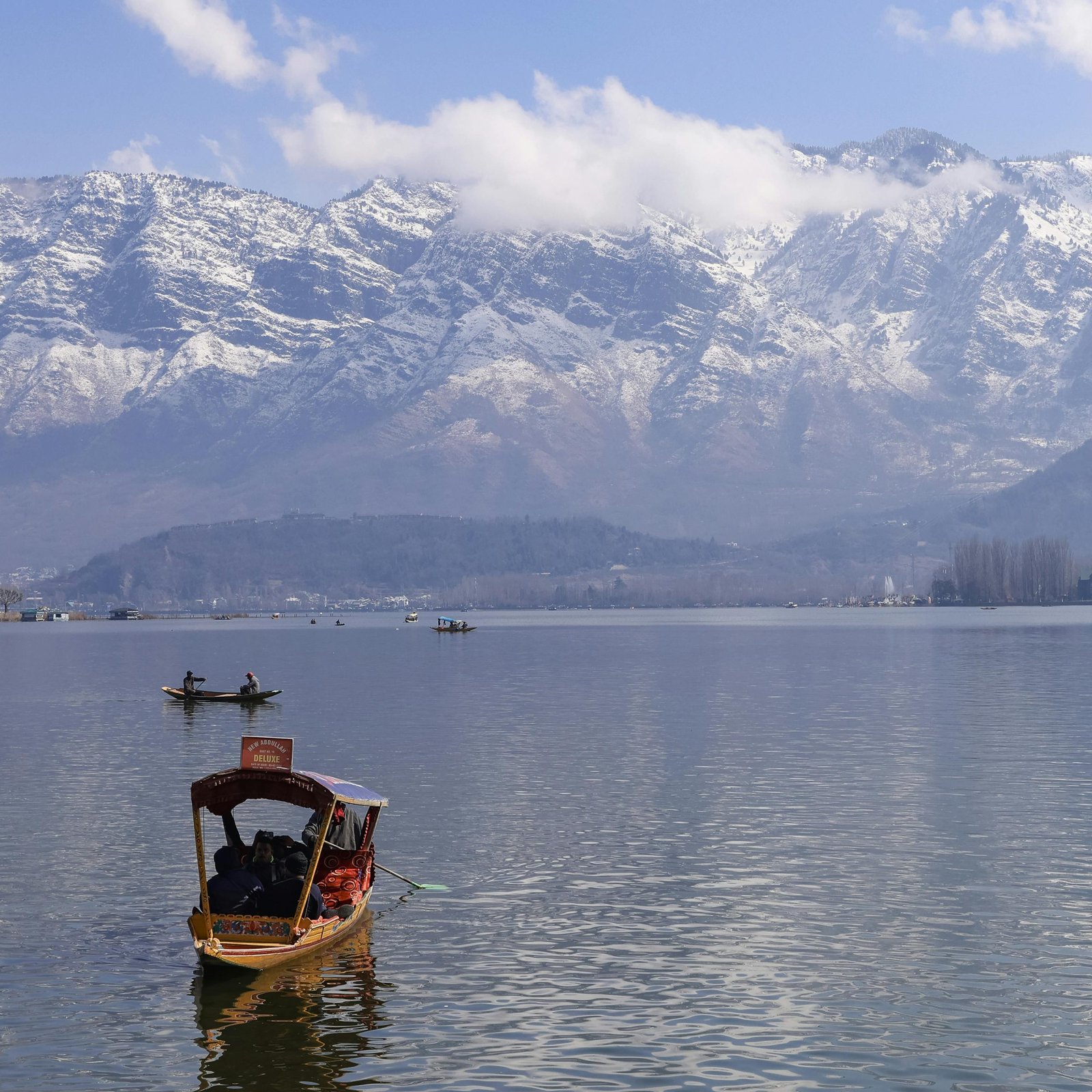 Top Travel Destinations in Kashmir for Families, Honeymooners, and Adventure Seekers